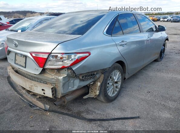 4T4BF1FK2GR567160 2016 TOYOTA LE Серебряный Задняя правая четверть
