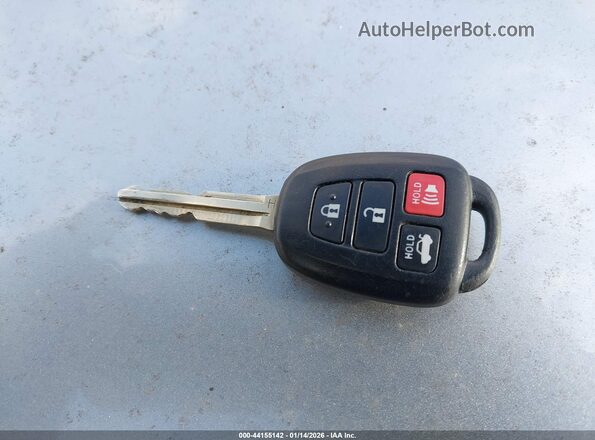 4T4BF1FK2GR567160 2016 TOYOTA LE Серебряный Вид панели приборов