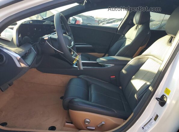 50EA1GBAXSA008485 2025 LUCID AIR White Front interior view
