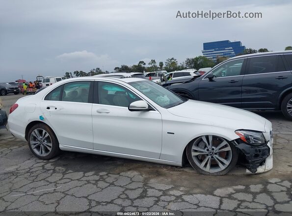 55SWF4HB8JU271038 2018 MERCEDES-BENZ C 350E White Vista interior trasera