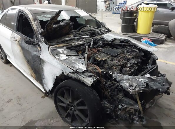 55SWF6EB5JU238269 2018 MERCEDES-BENZ AMG C 43 White Widok z przodu