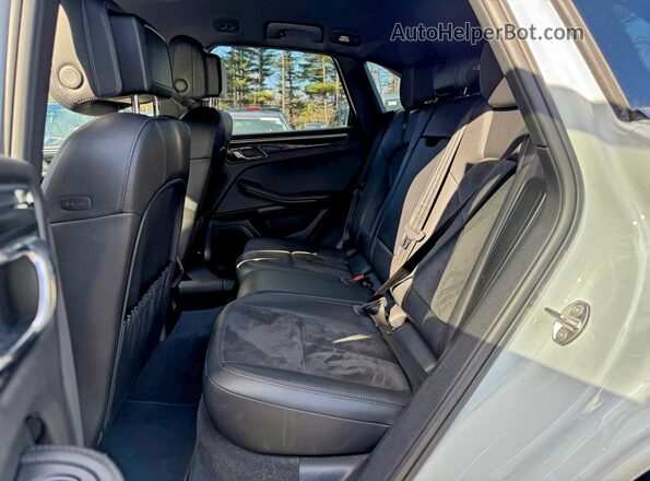 WP1AA2A52JLB21103 2018 PORSCHE MACAN White 