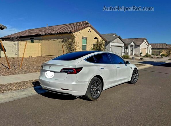 5YJ3E1EA8JF162130 2018 TESLA MODEL Белый 