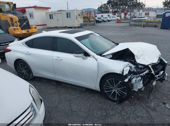 58ADA1C14RU049351 2024 LEXUS ES 300H White Vista interior trasera