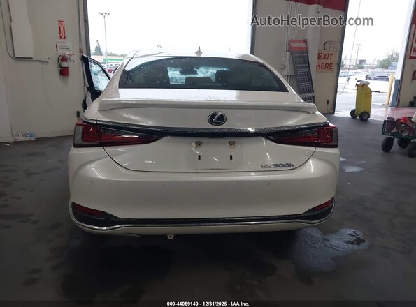 58ADA1C15MU003701 2021 LEXUS ES 300H White 