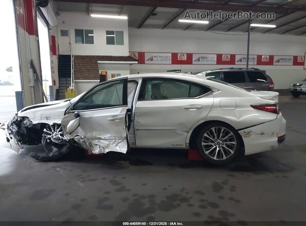58ADA1C15MU003701 2021 LEXUS ES 300H White Սալոնի 360 աստիճան տեսք