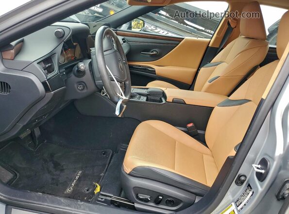 58ADA1C15NU014926 2022 LEXUS ES Silver Widok wnętrza z przodu