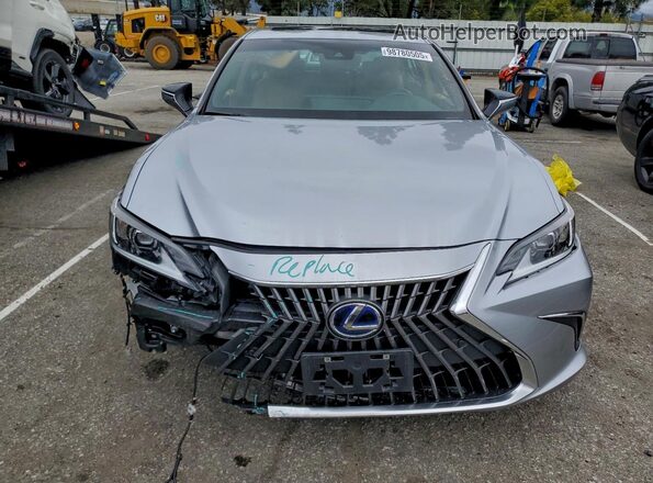 58ADA1C15NU014926 2022 LEXUS ES Silver Widok z przodu
