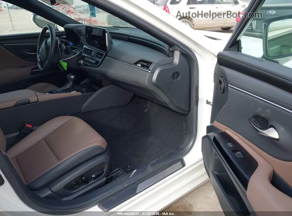 58ADA1C16RU049299 2024 LEXUS ES 300H White Widok wnętrza z przodu