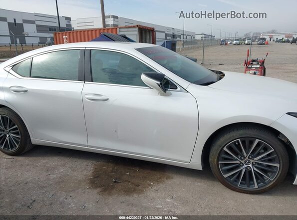 58ADA1C16RU049299 2024 LEXUS ES 300H White Widok wnętrza z tyłu
