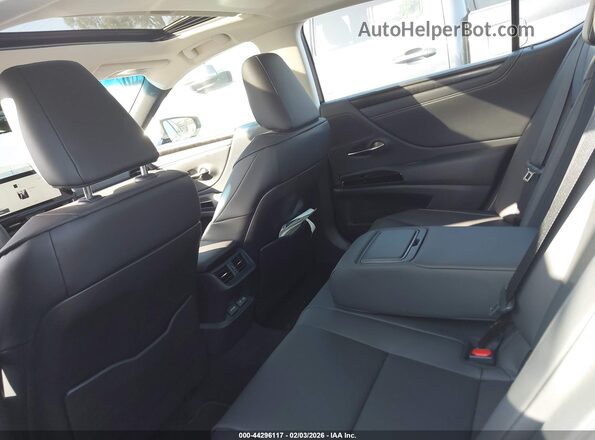 58ADA1C16SU075617 2025 LEXUS ES 300H Серебряный 