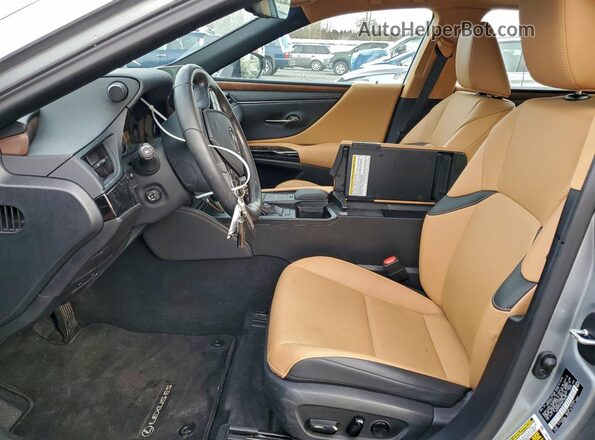 58ADZ1B13NU115098 2022 LEXUS ES Silver Widok wnętrza z przodu