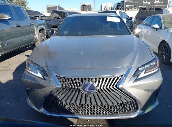 58AF21B18LU009868 2020 LEXUS ES 300H Silver Widok wnętrza z tyłu