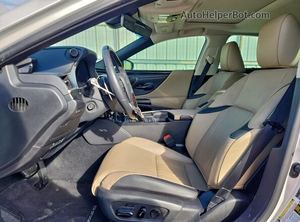 58AFA1C13MU007948 2021 LEXUS ES White Vista interior delantera