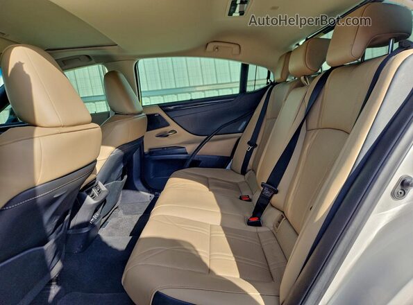 58AFA1C13MU007948 2021 LEXUS ES White Vista de los asientos traseros