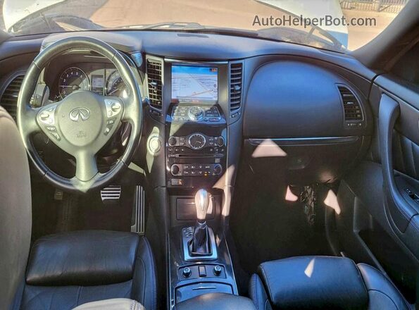 JN8CS1MW2HM411677 2017 INFINITI QX70 White Widok tylnych siedzeń