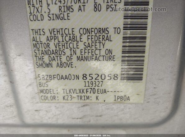 5BZBF0AA0JN852058 2018 NISSAN NV PASSENGER NV3500 HD Silver Շարժիչի բաժամունքի տեսք