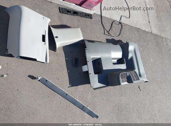 5BZBF0AA0JN852058 2018 NISSAN NV PASSENGER NV3500 HD Silver Սարքավորումների վահանակի տեսք