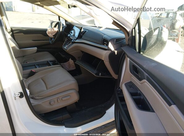 5FNRL6H67PB003581 2023 HONDA ODYSSEY White Front interior view