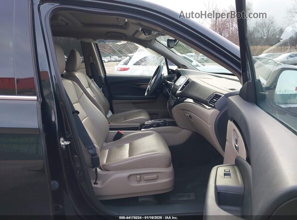 5FNYF6H99JB066640 2018 HONDA PILOT Зеленый Вид салона спереди