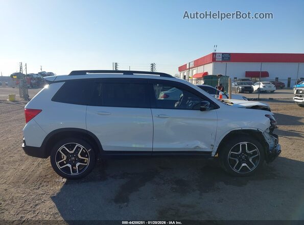 5FNYF8H08PB013532 2023 HONDA PASSPORT White Widok wnętrza z tyłu
