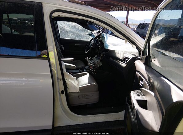 5FNYF8H09LB013713 2020 HONDA PASSPORT White Front interior view