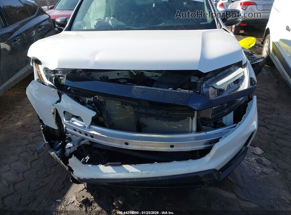 5FNYF8H80RB007409 2024 HONDA PASSPORT White Widok wnętrza z tyłu