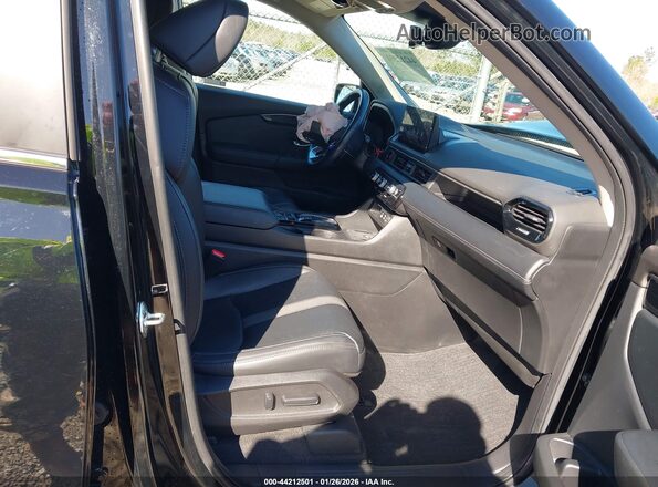5FNYG1H52PB013493 2023 HONDA PILOT Black Front interior view