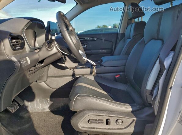 5FNYG2H52PB011233 2023 HONDA PILOT White Вид салону спереду
