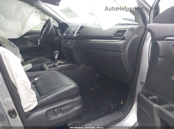 5FPYK3F52HB016514 2017 HONDA RIDGELINE Silver Вид салону спереду
