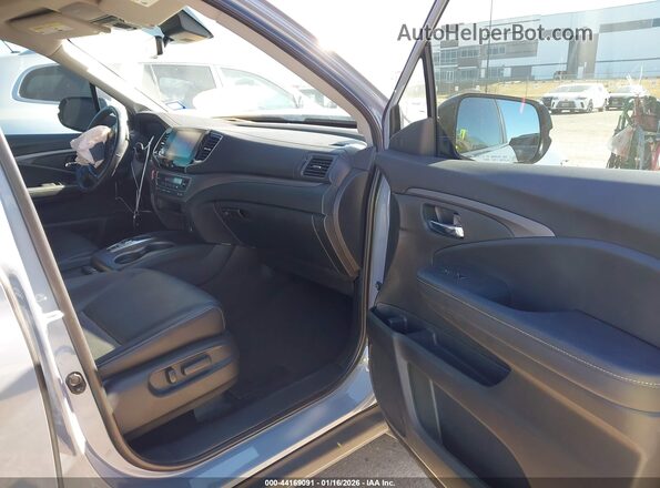 5FPYK3F53PB056485 2023 HONDA RIDGELINE Gray Front interior view