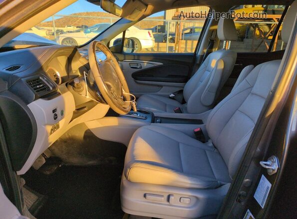 5FPYK3F71NB010541 2022 HONDA RIDGELINE Gray Front interior view