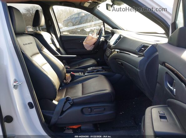 5FPYK3F80PB055207 2023 HONDA RIDGELINE White Front interior view