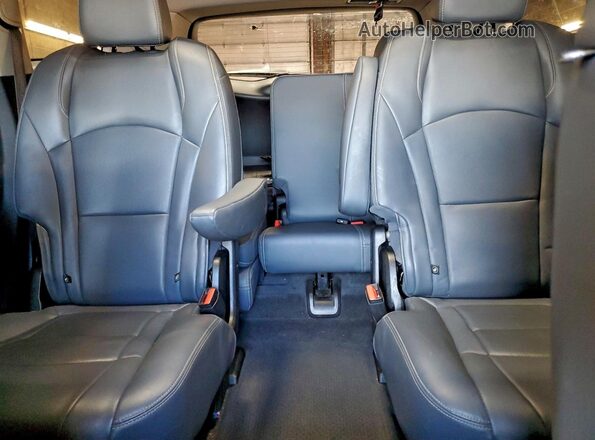 5GAEVAKW5LJ329565 2020 BUICK ENCLAVE Gray Rear seats view