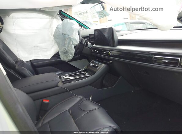 5LM5J7XC1SGL23214 2025 LINCOLN AVIATOR Cream წინა სალონის ხედი