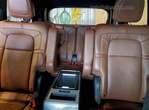 5LM5J7XC4NGL01132 2022 LINCOLN AVIATOR Beige Widok tylnych siedzeń