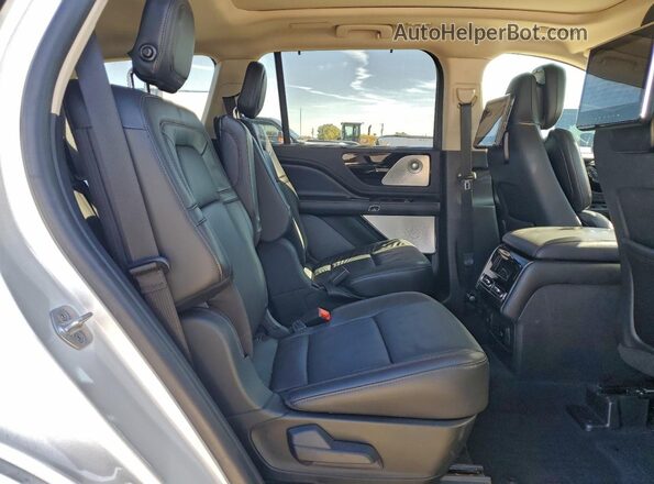 5LM5J7XC9NGL03426 2022 LINCOLN AVIATOR White უკანა სალონის ხედი