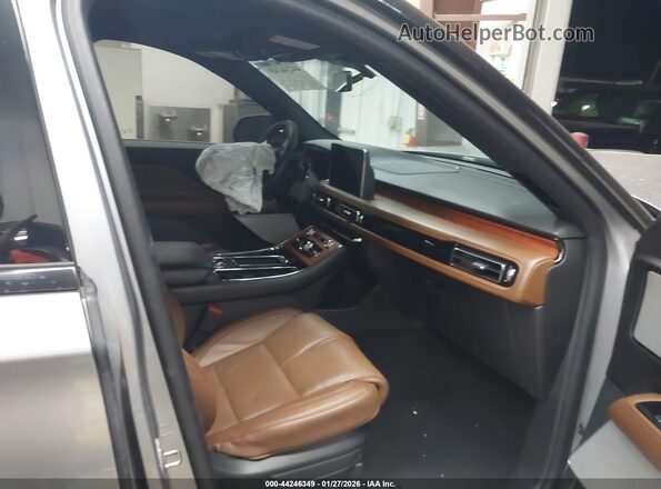 5LM5J7XCXRGL04915 2024 LINCOLN AVIATOR Gray წინა სალონის ხედი