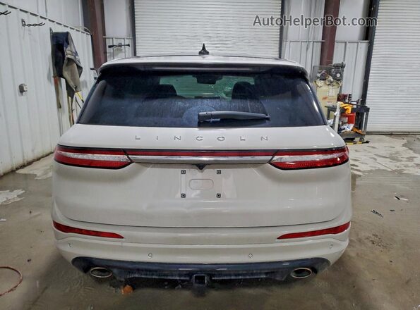5LMCJ1DA6RUL08582 2024 LINCOLN CORSAIR Gray Rear view