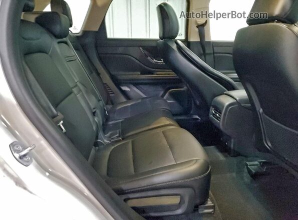 5LMCJ1DA6RUL08582 2024 LINCOLN CORSAIR Gray Rear interior view