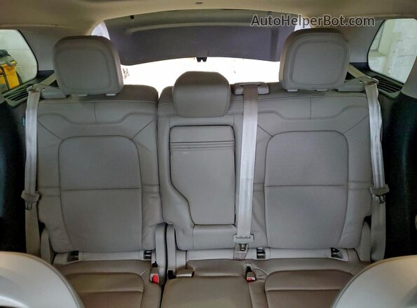 5LMCJ2D96LUL26681 2020 LINCOLN CORSAIR White Vista de los asientos traseros