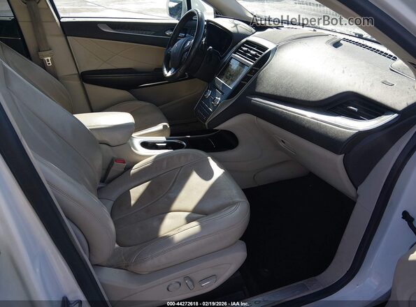 5LMCJ3D9XKUL27708 2019 LINCOLN MKC White 