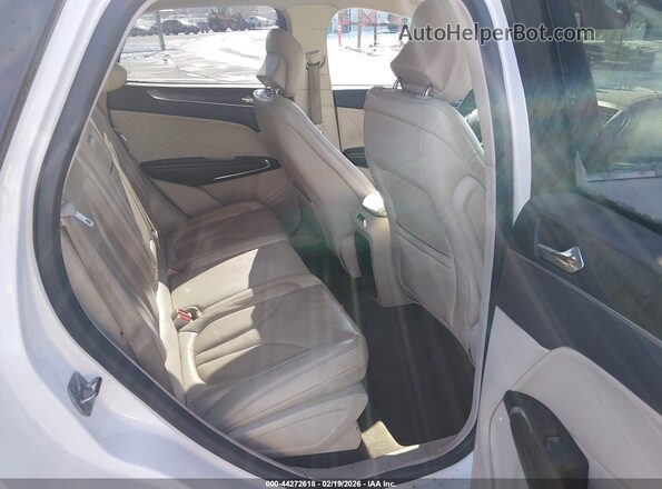 5LMCJ3D9XKUL27708 2019 LINCOLN MKC White 