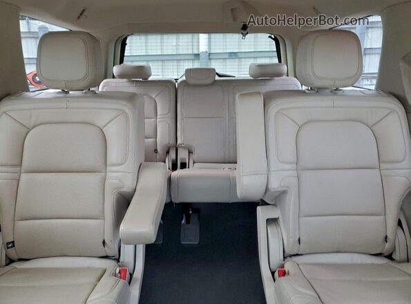 5LMJJ2KT7LEL09100 2020 LINCOLN NAVIGATOR Blue Вид задніх сидінь