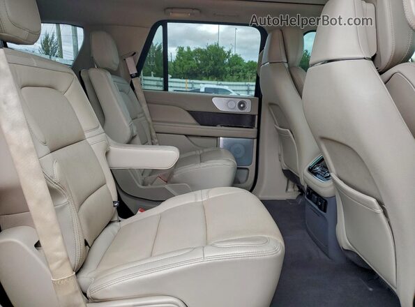 5LMJJ2KT7LEL09100 2020 LINCOLN NAVIGATOR Blue Вид задньої частини салону