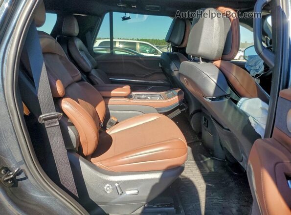 5LMJJ2LGXSEL10418 2025 LINCOLN NAVIGATOR Black Vista interior trasera