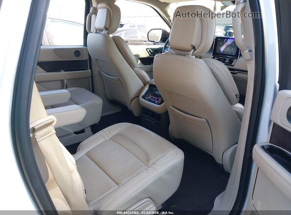 5LMJJ2NT7JEL05119 2018 LINCOLN NAVIGATOR White 