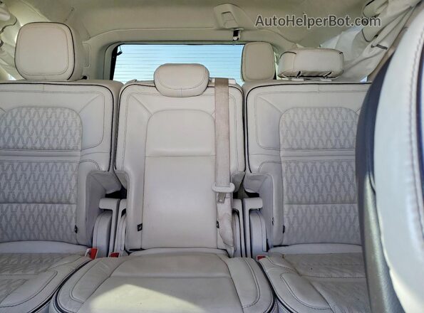 5LMJJ2TT7LEL17552 2020 LINCOLN NAVIGATOR White Rear seats view