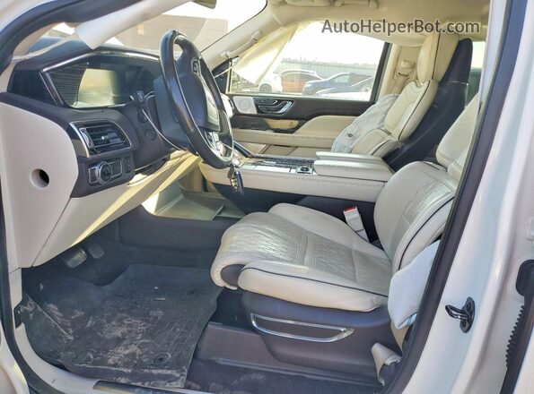 5LMJJ2TT7LEL17552 2020 LINCOLN NAVIGATOR White Front interior view