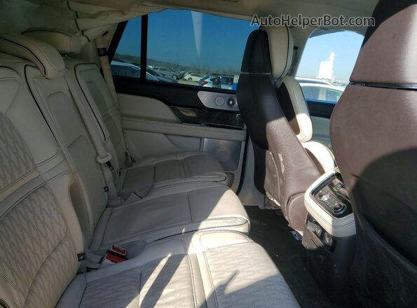 5LMJJ2TT7LEL17552 2020 LINCOLN NAVIGATOR White Rear interior view